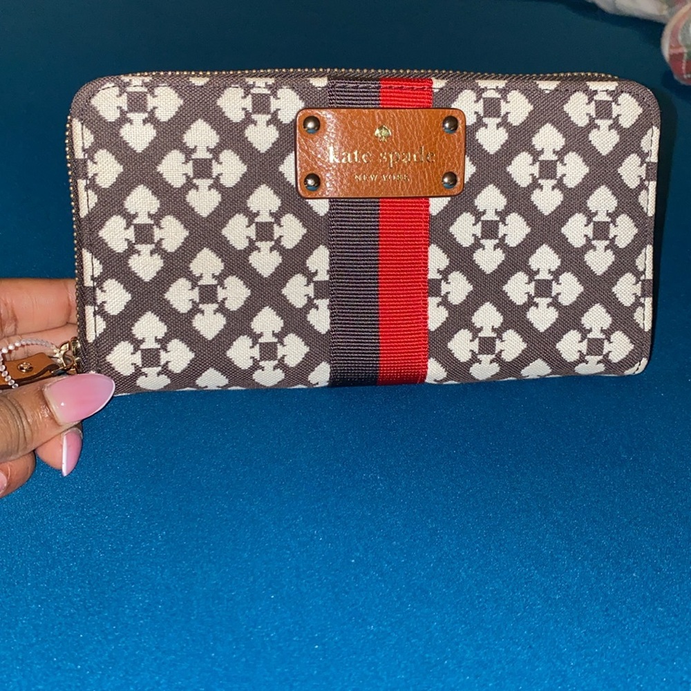 ♠️ KATE SPADE WALLET ♠️

Brand new‼️
